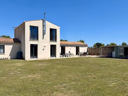 vente maison 4 pièces 149 m² à aumagne (17770)  299 900 €