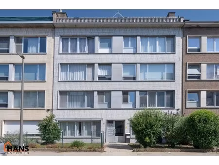 appartement op de 2de verdieping met lift.