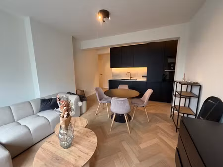volledig gerenoveerd appartement met twee slaapkamers. dit instapklaar appartement wordt g
