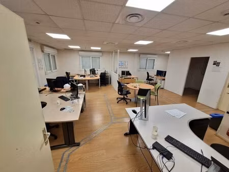 location bureaux 61 m² à 291 m²