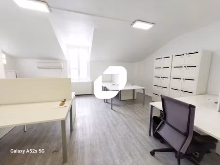 location bureaux 24 m² à 59 m²