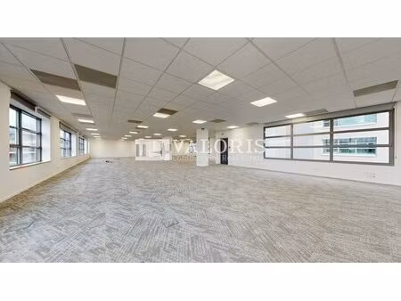 location bureaux 326 m² à 706 m²