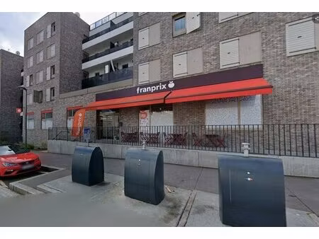 location commerce cergy 95000 408m²