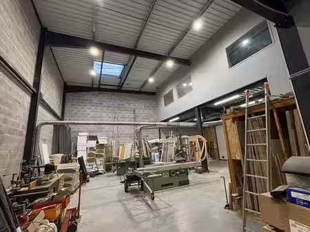 vente local d’activités 496m²