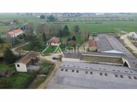 urgent: vente propriété de 100 hectares avec bâtis