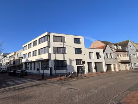 appartement te koop in knokke-heist met 2 slaapkamers