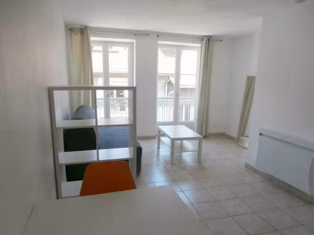 location appartement 1 pièces 23m2 grenoble 38000 - 529 € - surface privée