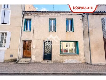 immeuble de centre-ville à tonneins  à proximité immédiate des commodités