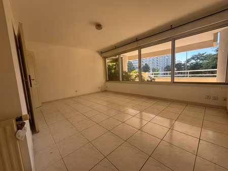 location local commercial 30m2 marseille 8eme (13008) - 800 € - surface privée