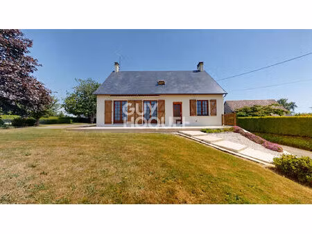 brécey ? maison familiale sur 3 200 m² - dépendances