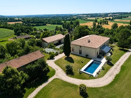 propriete avec piscine sur un 1 1 ha clôturé