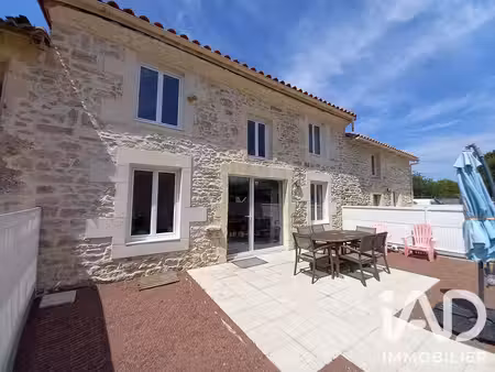 maison de village à courant (17330)