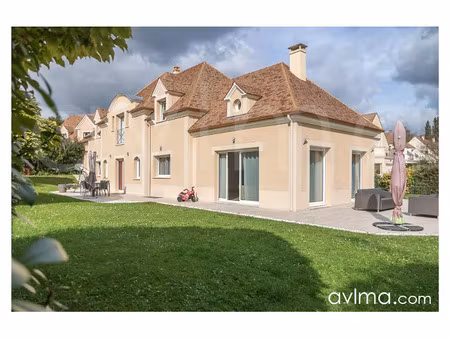 location meublée maison 11 pièces 365 m² à saint-nom-la-bretèche (78860)  5 500 €