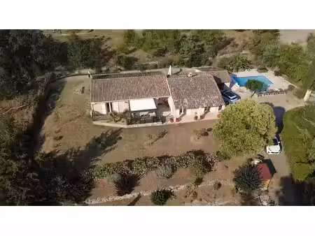 villecroze  maison de plain-pied 130 m²  3 chambres  piscine  garage  terrain de 3 300 m²