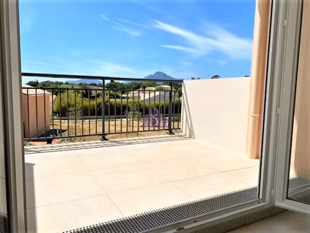 location appartement 3 pièces 60m2 hyères 83400 - 1015 € - surface privée
