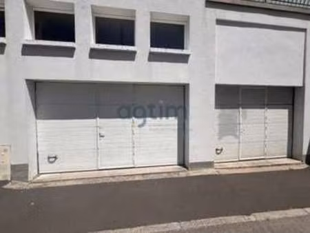 vente garage et parking à la roche-sur-yon (85000) : à vendre / la roche-sur-yon