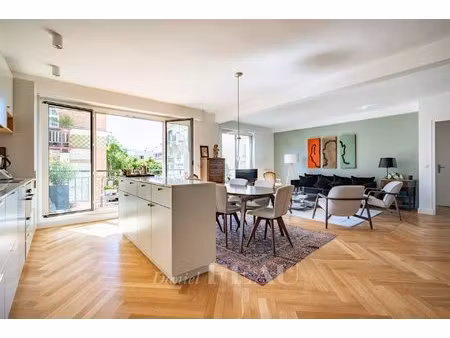 boulogne nord - tourelle - joli appartement rénové avec balcon.