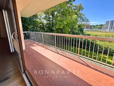ferney-voltaire  t3 de 83 3 m²  fort potentiel de valorisation