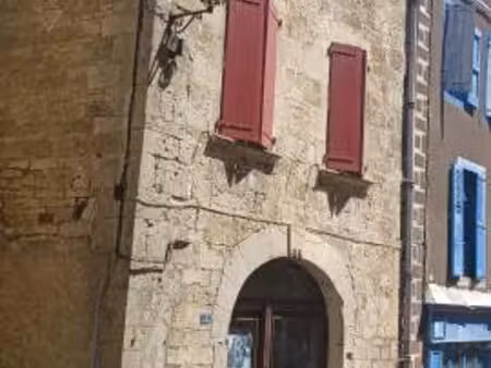 immeuble de caractère a renover (toiture refaite) à usage mixte en pierre à caylus