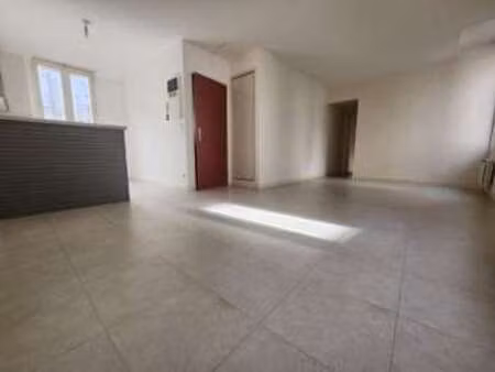 vente immeuble à saumur (49400) : à vendre / 122m² saumur