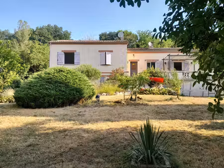 maison de plain pied sur sous sol complet..