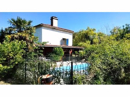 maison rustique de campagne  3 chambres  gîte  piscine  dépendances – fontenille