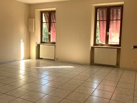 t2 avec jardin et cave - chauffage compris - saint clement s
