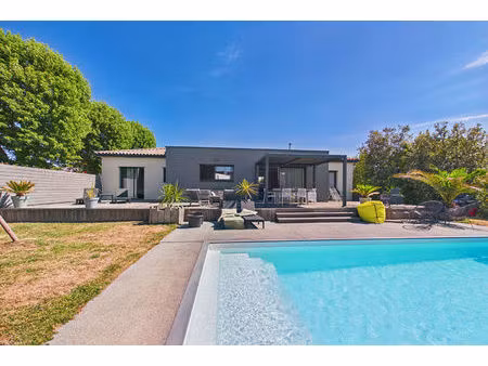 maison de plain-pied de 2021 - 3ch et 1 bureau + studio - piscine