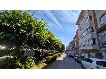 appartement avec une chambre à ganshoren