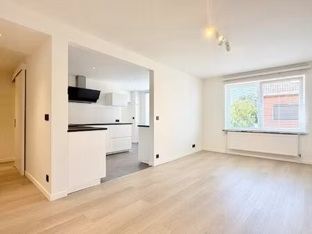 duplex à louer avec 3 chambres   gembloux (vbe41255)
