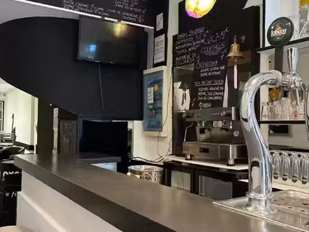 au centre-ville de bar-le-duc  un bâtiment à usage commercial  toutes activités  à saisir 