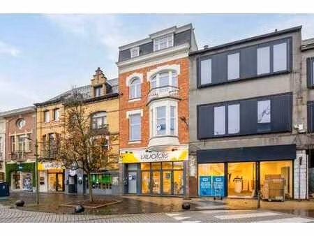 pand met authentieke gevel op toplocatie – 422 m² renovat...
