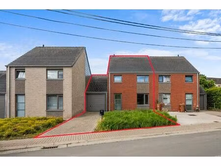 maison à louer à place verte 7 celles (rbw34488)