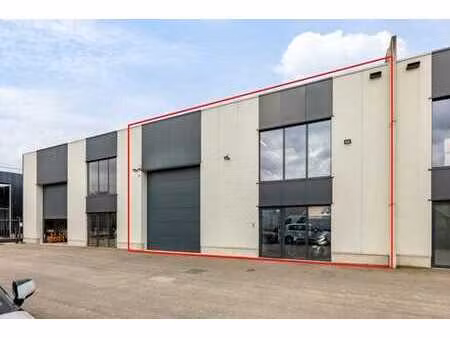bâtiment d'entreprise d'environ 300m²