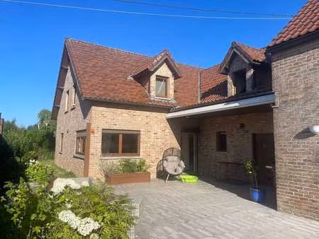 maison 5 ch à genappe  terrain 737m²  4 façades