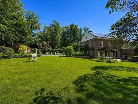 sublime villa avec piscine – quartier bechet