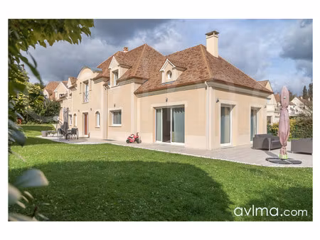 maison de luxe à louer à saint-nom-la-bretèche