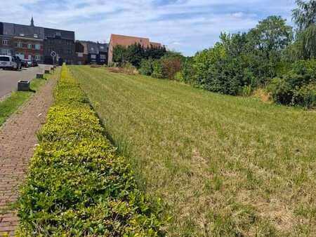 grand terrain constructible 1101m² à machelen