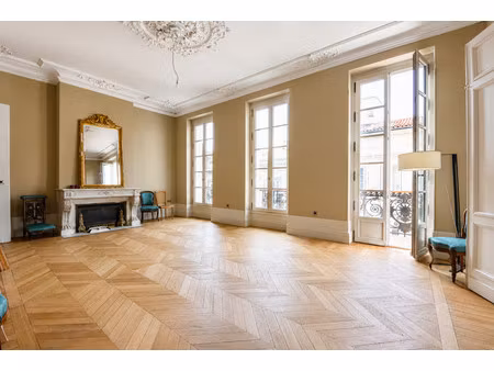 appartement de luxe à louer dans le quartier hôtel de ville-quinconce-saint seurin-fondaud