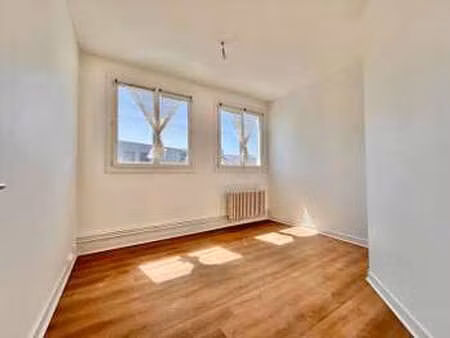 location bureaux et commerces à nantes (44000) : à louer / 10m² nantes