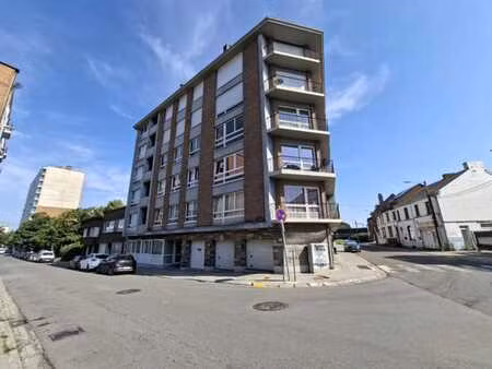 bel appartement lumineux près de toutes facilités et garage