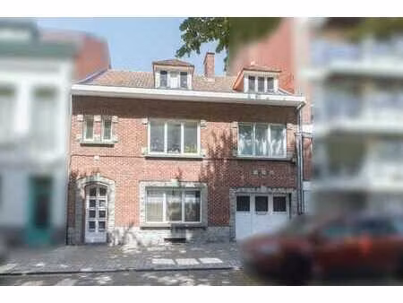 immeuble de rapport comprenant deux appartements