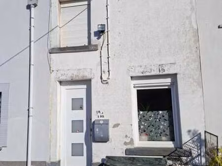 une maison d’habitation renovee avec jardin et terrasse