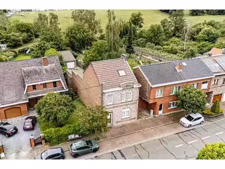 maison parfaitement entretenue et bien situee !