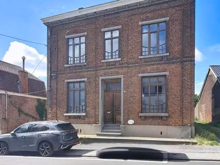 maison de maître à fort potentiel avec 4 chambres et jardin!