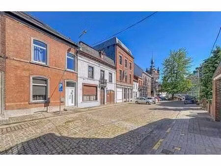 jolie et grande maison pleine de charme