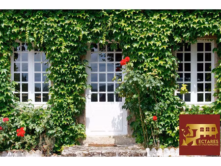 maison de luxe à vendre à saint-symphorien-de-marmagne
