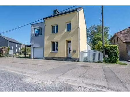 maison 4 chambres avec garage et jardin.