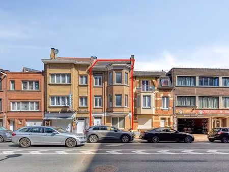 maison spacieuse comprenant 2 appartements en duplex