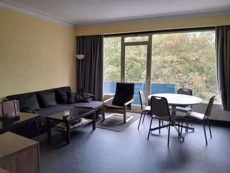lumineux app 2ch avec petite terrasse avec parking intérieur